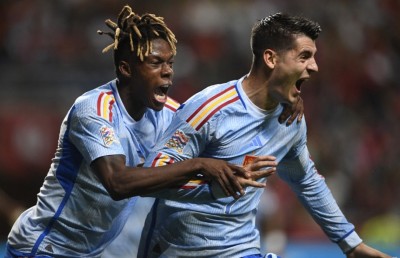 މޮޅެތި ކުޅުންތެރިން ތިބީ ޕޯޗުގަލްގައި، މެޗު ކާމިޔާބު ކުރި ސްޕެއިން