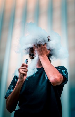 ވޭޕްގެ ވިހަ: ޒުވާނުން މަރުގެ ތުންފަތްމައްޗަށް!