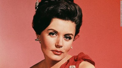 ޖޭމްސް ބޮންޑްގެ ފުރަތަމަ ބަތަލާ މަރުވެއްޖެ