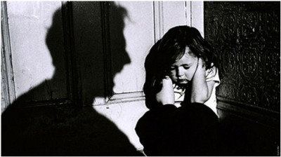 ދަރިފުޅަށް އަނިޔާ ކުރި ކަމުގެ ތުހުމަތުގައި މަންމައަކު ހައްޔަރުކޮށްފި