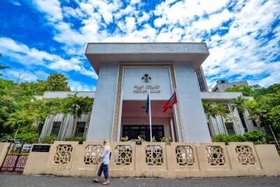 ބޭރުން ހިމާޔަތް ހޯދައިފާ ފަރާތްތަކަށް އިންތިޚާބުގައި ވާދަނުކުރެވޭ ގޮތަށް ކޮމިޓީން އިސްލާހު ފާސްކޮށްފި