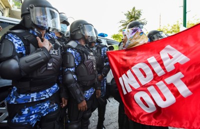 އިންޑިއާ އައުޓް ހުއްޓުވުމުގެ ގަރާރު ބާތިލްކުރަން ހުށަހެޅި މައްސަލަ އަވަސްކޮށްދޭން އެދިއްޖެ