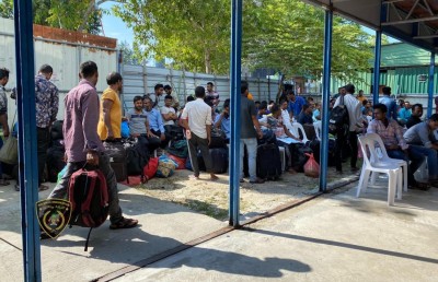 ބާޒާރުމަތީގެ ފިހާރަތަކުގެ ބިދޭސީން މާލެއިން ބޭރަށް ގެންދަނީ