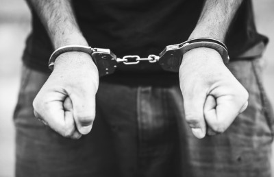 ފުލުހުންނަށް މަރުގެ އިންޒާރު ދިން ދެ މީހަކު ހައްޔަރު ކޮށްފި