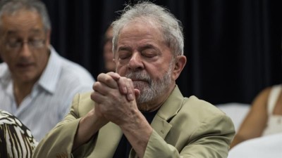 ބްރެޒިލްގެ ކުރީގެ ރައީސް ޖަލުން ދޫކޮށްލުމާ ބެހޭ ގޮތުން ކޯޓުތައް ދެބަސްވުމެއްގައި