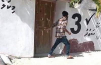 ދީނަށް ފުރައްސާރަކުރާ މައްސަލައިގައި ރުސްތުމްގެ މައްޗަށް ދައުވާ ކޮށްދިނުމަށް އެދި ޕީޖީ އަށް