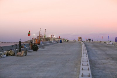 ފައިމަގުގައި ކަނޑުހުރަސްކޮށް ހުޅެލެއަށް، ބްރިޖު ބިލާހަކަށް ނުވި!