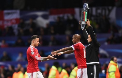 މެޗެއްގެ ތެރެއިން ފަސް ކުޅުންތެރިން ބަދަލުކުރެވޭ ގޮތް ހަދަނީ