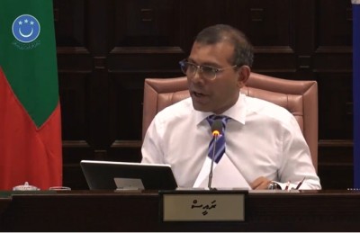 މަޖިލިސް ޗުއްޓީއަށް ނުގޮސް މެއި މަހުގެ ނިޔަލަށް ކުރިއަށް ގެންދަން ފާސްކޮށްފި