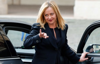 އިޓަލީގެ ފުރަތަމަ އަންހެން ބޮޑުވަޒީރު މަގާމާ ހަވާލުވެވަޑައިގެންފި