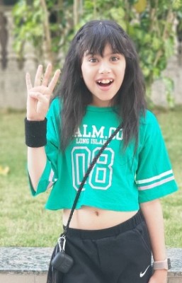 އުމުރުން 38 އަހަރުގެ ކަރަން، 12 އަހަރުގެ ކުއްޖަކާއެކު ލޯބީގެ މަންޒަރަކުން، ފާޑުކިޔަނީ!