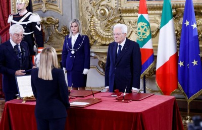 އިޓަލީގެ ފުރަތަމަ އަންހެން ބޮޑުވަޒީރު މަގާމާ ހަވާލުވެވަޑައިގެންފި