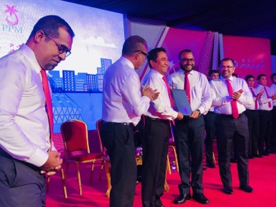 ޑރ. ޝަހީމް ޕީޕީއެމްއަށް ސޮއިކުރައްވައިފި