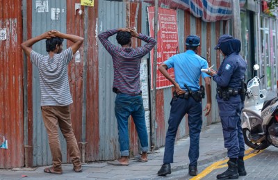 ފިލި ފަސް މީހުންގެ ތެރެއިން ތިން މީހަކު ހައްޔަރުކޮށްފި