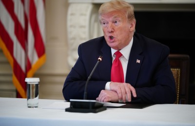 ކޮރޯނާވައިރަސް: އެމެރިކާގެ ތާރީޚުގައި ވެސް ދިން އެންމެ ބޮޑު ހަމަލާ، ތުހުމަތު ޗައިނާ އަށް