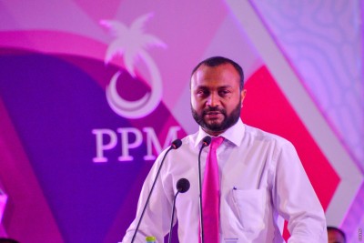 މޫނު ބުރުގާ އެޅިމީހުންނަށް ވަޒީފާ އަދާކުރެވޭގޮތަށް ގާނޫނު ބަދަލު ކުރަން ޖެހޭ: ޝަހީމް