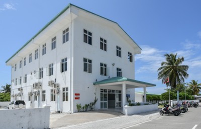 ޑރ. ފައިސަލްގެ ކަންބޮޑުވުން: ޕޮޒިޓިވްވާ ކުދިންނަށް އަތޮޅުތަކުގައި އެކަށީގެންވާ ފަރުވާދެވޭކަށް ނެތް!
