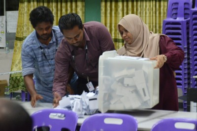 ވޯޓު ރެޖިސްޓްރީ ޗެކްކުރާ "1414"ގެ ހިދުމަތް މެދުކެނޑިއްޖެ