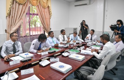 ރައީސާއި ދައުލަތުގެ އިސްވެރިންގެ މުސާރައިން އުނިކުރާ މިންވަރު އިތުރުކުރަން ކޮމެޓީން ފާސްކޮޮށްފި