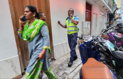 ރަހުމަތްތެރިންނާއި ތިމާގެ މީހުން ނުފެނި ކޮޅުކޮޅަށް ދުވަނީ!