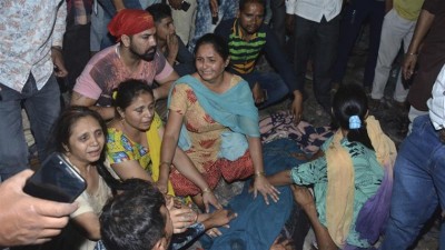 ރޭލު އެކްސިޑެންޓެއްގައި އިންޑިއާގެ 60 މީހަކު މަރުވެއްޖެ