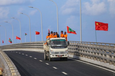 ބްރިޖު ހައިވޭގައި އެކްސިޑެންޓެއް ހިނގައި ހަތަރު މީހަކަށް އަނިޔާވެއްޖެ