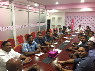 މަސީހާ ދެކޮޅަށް ޕީޕީއެމްގެ 14 މެމްބަރަކު ސޮއިކޮށްފި