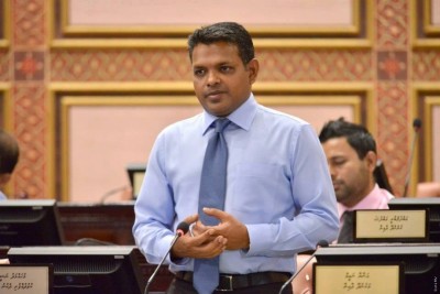 މީހަކަށް ދޮޅު ލައްކަ ޑޮލަރު ދިނުމަށް މެމްބަރު ނަޝީދަށް ހުކުމް ކޮށްފި