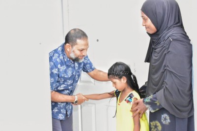 މިނިވަންވުމަށްފަހު އިމްރާންގެ ފުރަތަމަ ބައްދަލުވުން އަބްދުﷲގެ އާއިލާއާއެކު