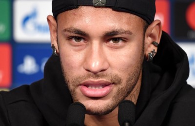 ނޭމާ އަށް ކޯޗުކޮށްދޭން ބާސެލޯނާ ކޯޗު ބޭނުންވޭ