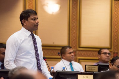 މަޖިލީހުގެ އިމްތިޔާޒަކާއި ބާރުތަކުގެ ގާނޫނު އުވާލަން ހުށަހަޅަނީ