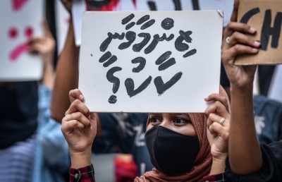 ދަރިވަރުންތަކަކަށް އަނިޔާކުރި ބިދޭސީ ޓީޗަރަކު ސަސްޕެންޑް ކޮށްފި