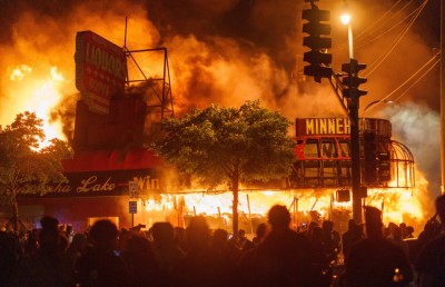 އެމެރިކާގައި ކަޅު މީހެއްގެ މަރު، ދެން އެ ސިޓީގައި އަލިފާނާއި ހަމަނުޖެހުން