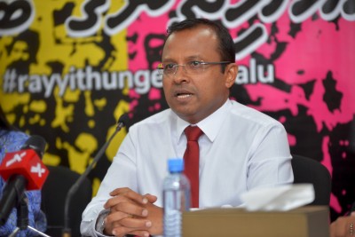 ގާސިމްގެ އެޑްވަރިޒަރު ކަމުން ރިޔާޒް އިސްތިއުފާ ދެއްވައިފި