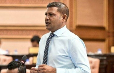 ނަރުދޫގެ ހުރިހާ ގެއެއްގެ ކަރަންޓު ބިލް ދައްކައިދިނީ ދާއިރާގެ މެމްބަރު!