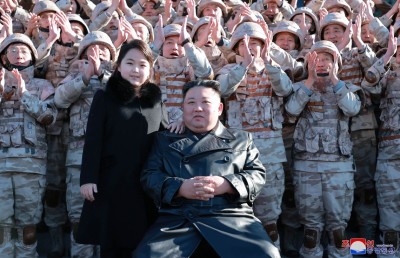 އަމާޒަކީ އެންމެ ބާރުގަދަ ނިއުކްލިއާ ލަޝްކަރަށް ވުން: ކިމް