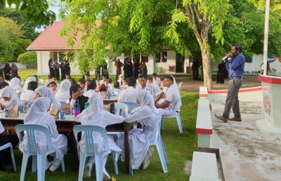 ބަޔޮލޮޖީ އާއި ކެމިސްޓްރީ ޓީޗަރަކު ހަމަޖައްސަންދެން މާޅޮހުގެ ކުދިން ސްކޫލަށް ނުފޮނުވަން ނިންމައިފި