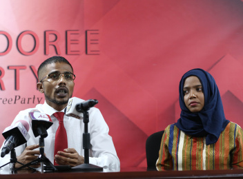 ބުރަކަށްޓަށް ވަޅިން ހަމަލާ ދިނީ އަދީބު ފައިސާ ދީގެން ކަމަށް އަލްހާން ތުހުމަތުކޮށްފި