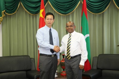 ޗައިނާ އިން ރާއްޖޭގައި ކުރިއަށްގެންދާ މަސައްކަތްތަކާ ގުޅޭގޮތުން މަޝްވަރާ ކޮށްފި