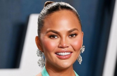 މުޒާހަރާގައި ހައްޔަރުވި މީހުންނަށް މޮޑެލް ކްރިސީ ޓައިގަން 200،000 ޑޮލަރު