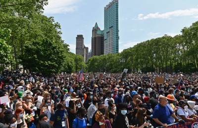 ފްލޮއިޑުގެ މަރަކީ ނަސްލީ ތަފާތު ކުރުމުގެ ވަބާގެ ނަތީޖާ: ވަކީލް