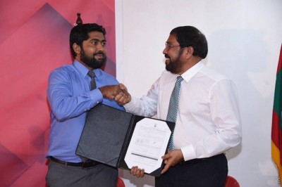 މެމްބަރު ޝާހު ޖޭޕީއަށް ސޮއި ކޮށްފި