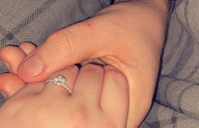 އެމެޒޯންގެ މުވައްޒަފެއްގެ އެންގޭޖްމަންޓް އަނގޮޓި ޕެކޭޖެއްގެ ތެރެއަށް ގެއްލިއްޖެ