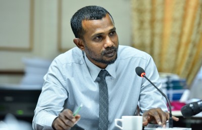 ބޭރުން ފަރުވާ ހޯދުމަށް ހުރި ދަތިތަކަށް ހައްލެއް ހޯދަން އިދިކޮޅުން މަޖިލީހަށް