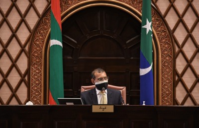 ވައްކަމުގެ ތުހުމަތު ކުރެވޭ ފުލުހުން ސަސްޕެންޑް ކުރަންޖެހޭ: ނަޝީދު