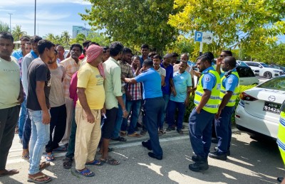 "ދަރިން އެކޮޅުގައި ބަނޑަށް މަރުވަނީ، މިކޮޅުގައި އަހަރެމެން"!