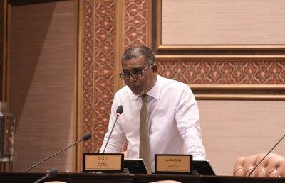 މައުމޫނާއި ގާސިމް ވެންޓިލޭޓަރުގައި އޮވެގެން ވެސް ލީޑަރުކަން ކުރަން ބޭނުން: ދޮންބިލެތް