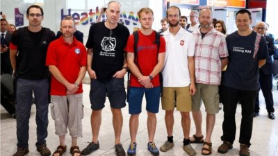 ހޮހޮޅައިން ކުދިން ސަލާމަތް ކުރި ޑައިވަރުންނަށް ޝަރަފުތައް ދީފި