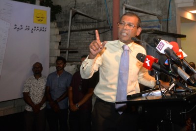 މެމްބަރުން ރައްޔިތުންނާ ބައްދަލުކުރަން މަޖުބޫރުކުރާނަން: ރައީސް ނަޝީދު