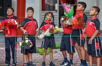 ލޯގޯ ޖެހި މާސްކް އެޅުން ސްކޫލުތަކުން މަނާކުރަނީ